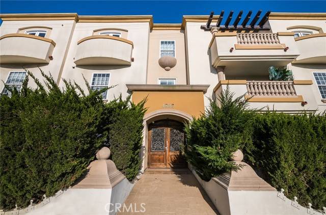 Valley Village, CA 91607,4832 Whitsett Avenue #305