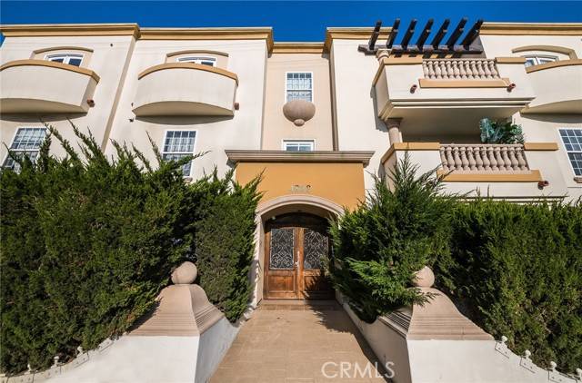 Valley Village, CA 91607,4832 Whitsett Avenue #305
