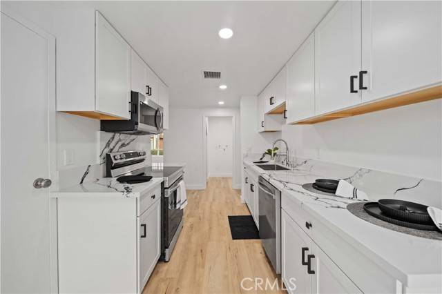 Panorama City, CA 91402,14501 Tupper Street #15