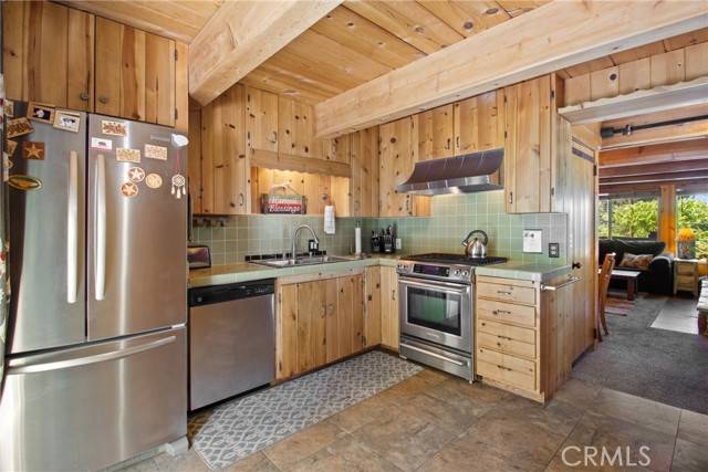Big Bear Lake, CA 92315,1124 Club View Drive