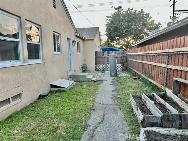 Van Nuys, CA 91406,7450 Woodley Avenue