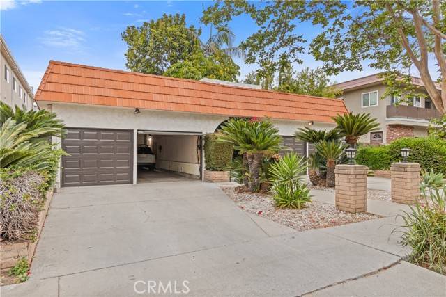 North Hollywood, CA 91601,10915 Peach Grove Street #4