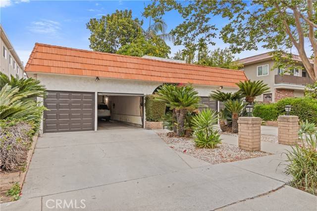 North Hollywood, CA 91601,10915 Peach Grove Street #4