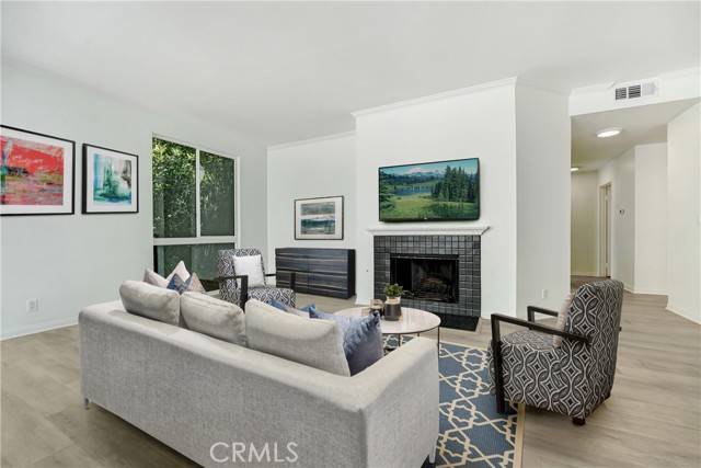 North Hollywood, CA 91602,10861 Moorpark Street #203