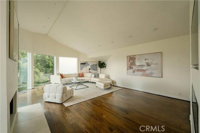 Beverly Hills, CA 90210,1680 Summitridge Drive