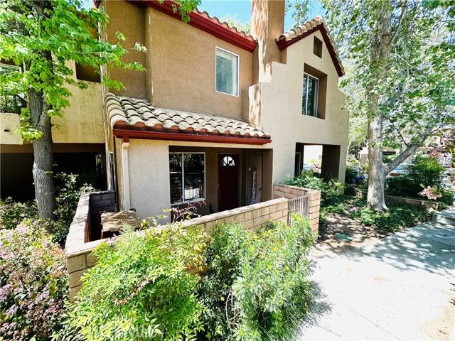 Saugus, CA 91350,22703 Copper Hill Drive #2