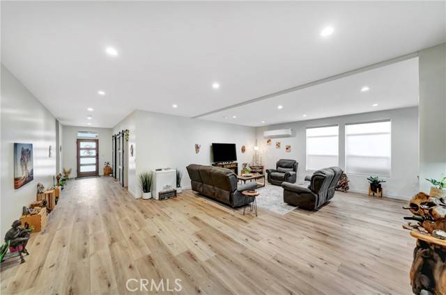 Agoura Hills, CA 91301,30473 Mulholland #196