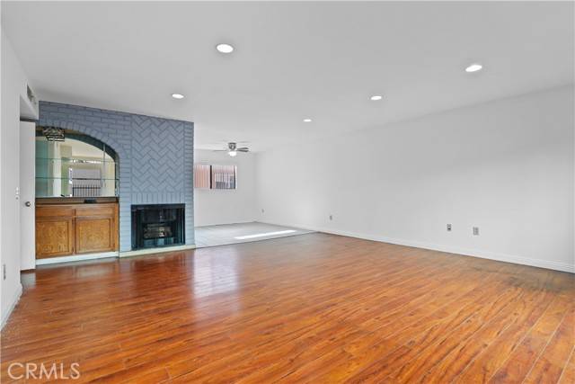 Canoga Park, CA 91304,21900 Roscoe Boulevard #5