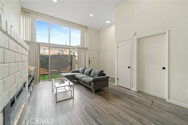 Encino, CA 91316,5409 Yarmouth Avenue #3