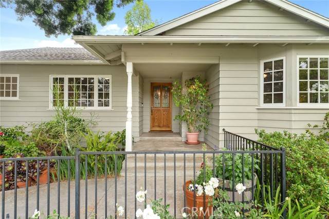 Woodland Hills, CA 91367,5642 Ramara Avenue