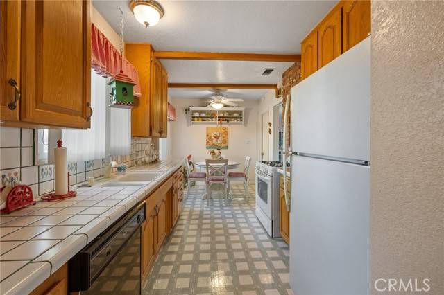 Van Nuys, CA 91406,7307 Oak Park Avenue