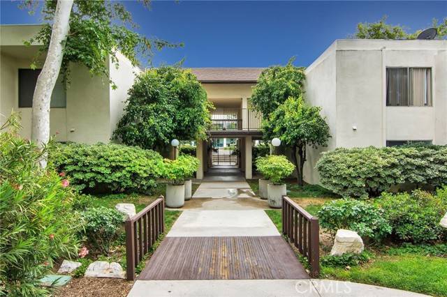 Valencia, CA 91355,23515 Lyons Avenue #286