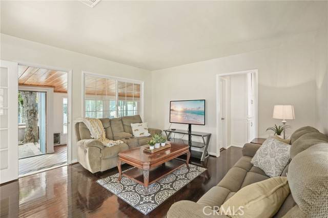 Reseda, CA 91335,6837 Hesperia Avenue