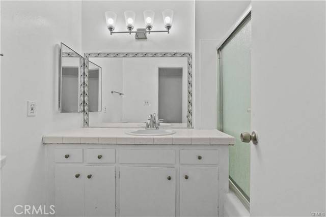 Encino, CA 91316,5349 Newcastle Avenue #18