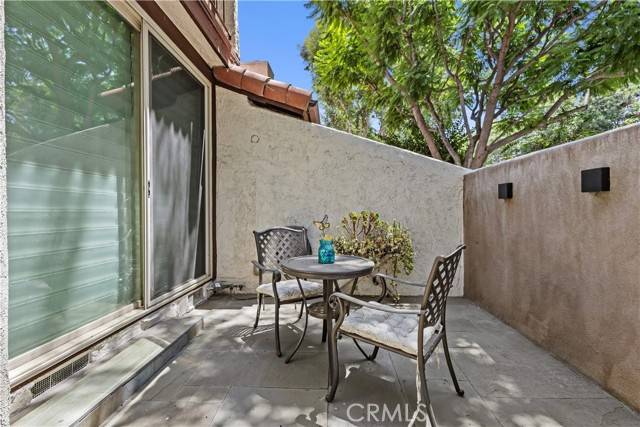 Woodland Hills, CA 91367,22255 Erwin Street