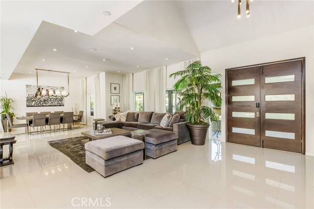 Bell Canyon, CA 91307,207 SADDLEBOW Road