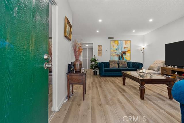 North Hollywood, CA 91605,7923 Agnes Avenue #3