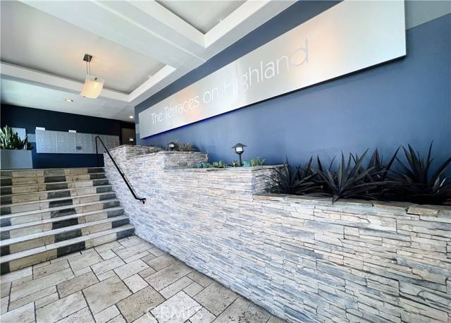 Los Angeles, CA 90068,1940 N Highland Avenue #25