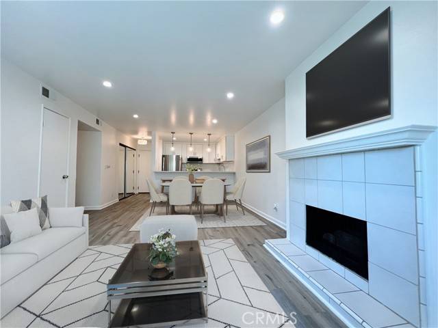 Los Angeles, CA 90068,1940 N Highland Avenue #25