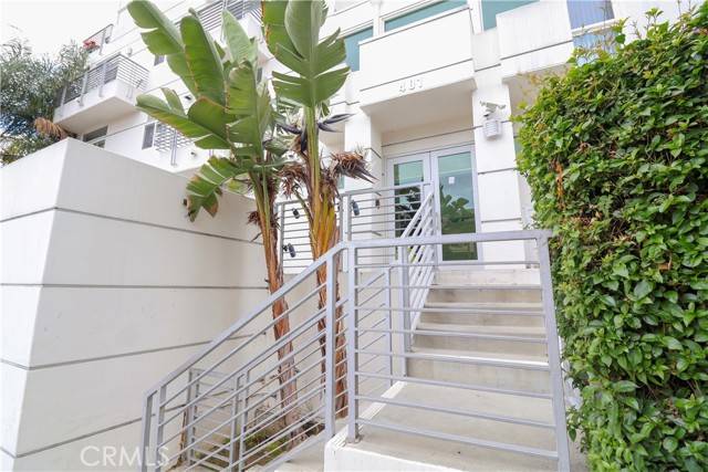 Los Angeles, CA 90004,401 N Serrano Avenue #204