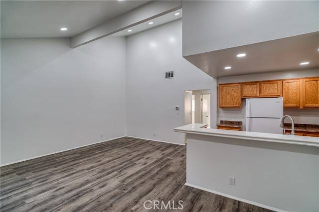 Sylmar, CA 91342,13126 Bromont Avenue #4
