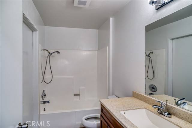 Sylmar, CA 91342,13126 Bromont Avenue #4
