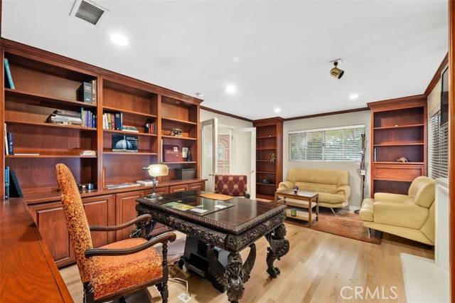 Toluca Lake, CA 91602,4406 Moorpark Way