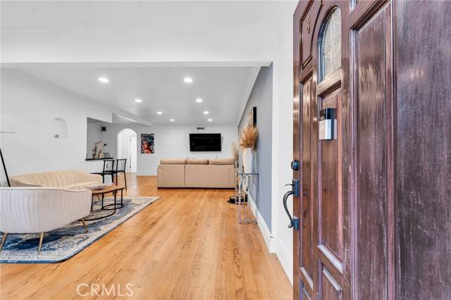 Sherman Oaks, CA 91403,14934 Dickens Street #4