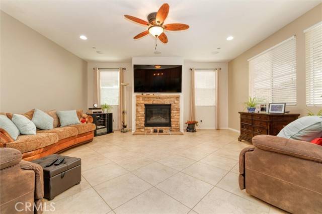 Saugus, CA 91350,22620 Dragonfly Ct