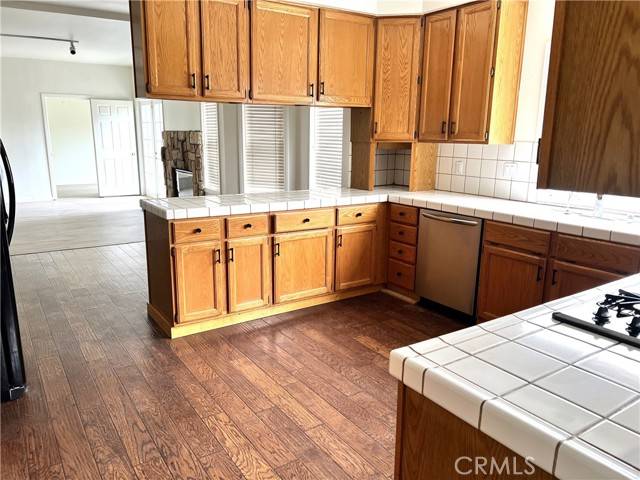 Tarzana, CA 91356,18711 Miranda Street