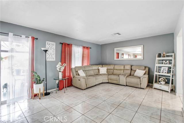Fontana, CA 92335,10005 Elwood Avenue