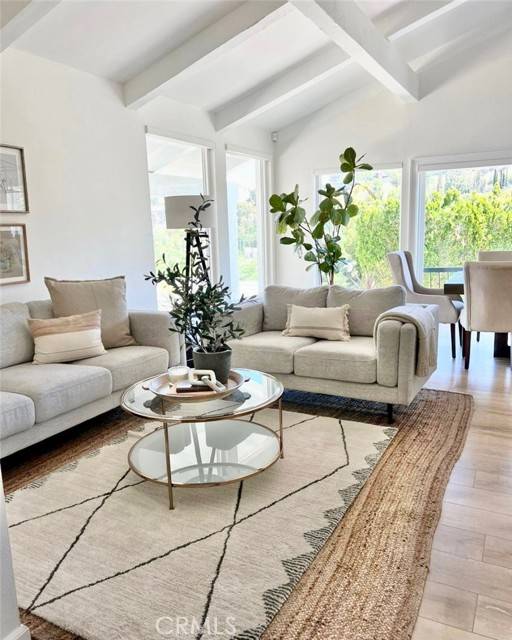 Woodland Hills, CA 91364,21700 Mulholland Drive