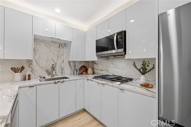 Sherman Oaks, CA 91411,15344 Weddington Street #203
