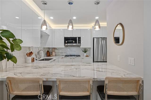 Sherman Oaks, CA 91411,15344 Weddington Street #203