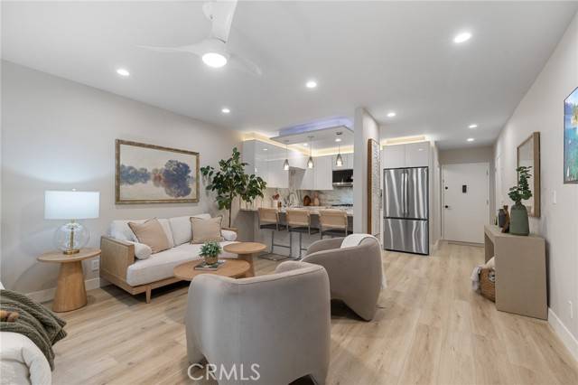 Sherman Oaks, CA 91411,15344 Weddington Street #203