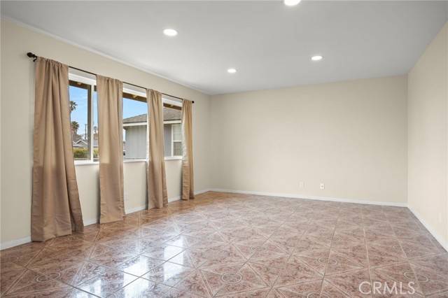 Oxnard, CA 93033,4905 S J Street