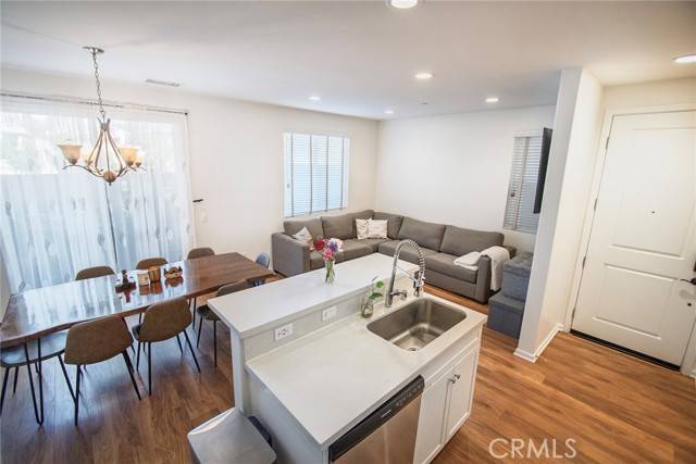 Pacoima, CA 91331,10348 Diamond Way