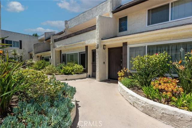 Sherman Oaks, CA 91423,4321 Matilija Avenue #14