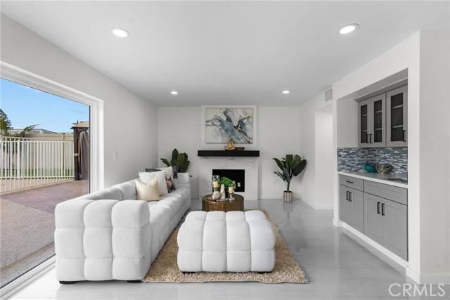 Sun Valley, CA 91352,10540 Dora