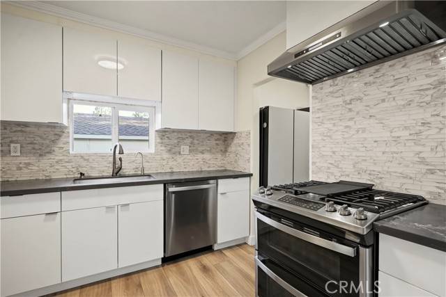 La Canada Flintridge, CA 91011,4615 Grand Avenue