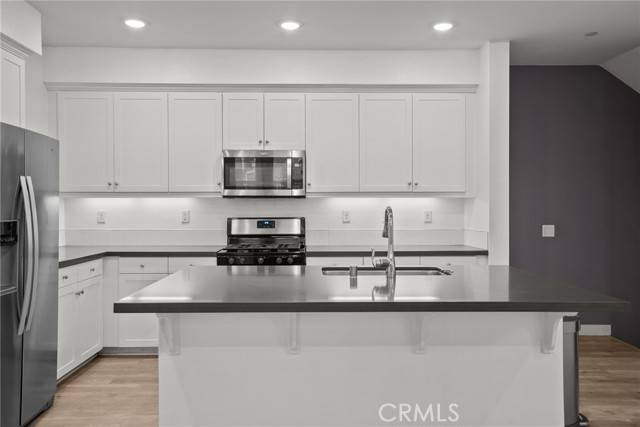 Sylmar, CA 91342,12814 Watt Lane #B