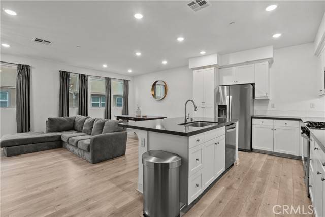 Sylmar, CA 91342,12814 Watt Lane #B