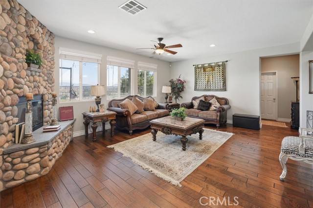 Valencia, CA 91354,29316 Las Brisas Road