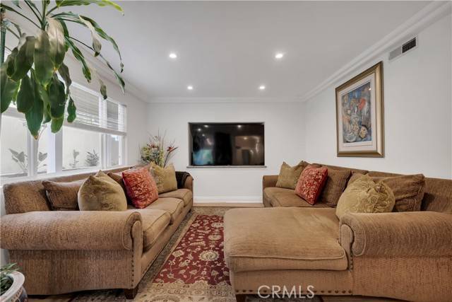 Woodland Hills, CA 91367,6018 Fenwood Avenue