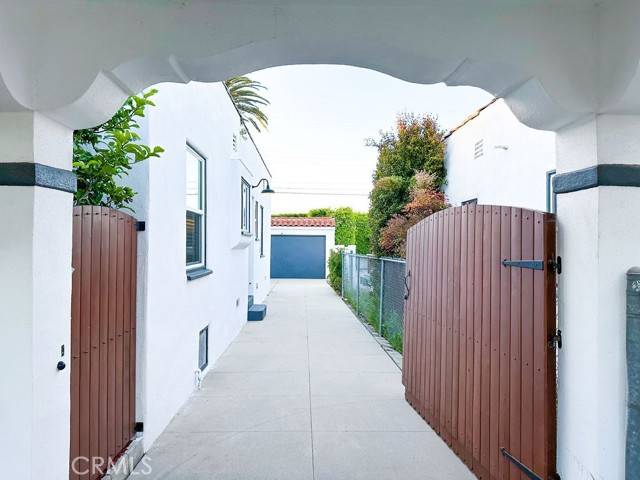 Los Angeles, CA 90047,1927 W 84th Place