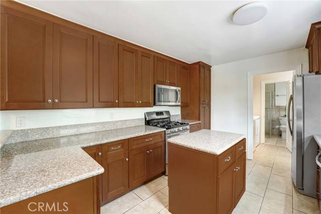 West Hills, CA 91307,6660 Woodlake Avenue
