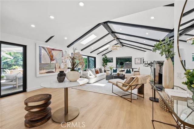 La Canada Flintridge, CA 91011,3985 Hampstead Road