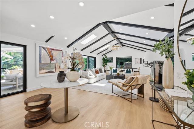 La Canada Flintridge, CA 91011,3985 Hampstead Road
