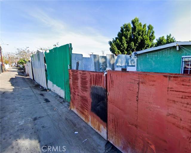 Los Angeles, CA 90002,9621 Laurel Street