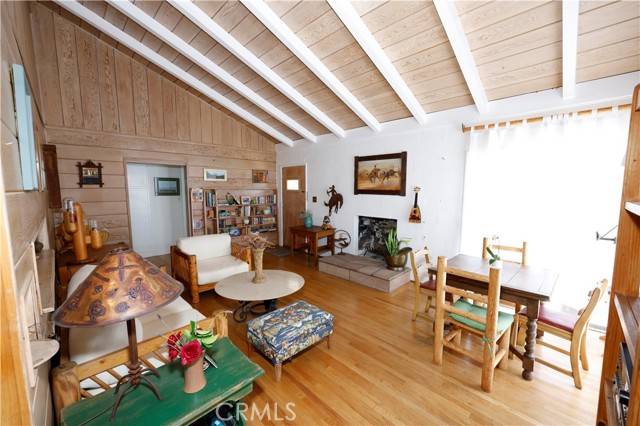 Valley Glen, CA 91401,6441 Varna Avenue